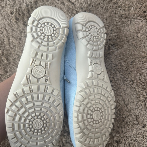 Sky Blue Leather Women's Sneakers! NEW! - Picture 7 of 7